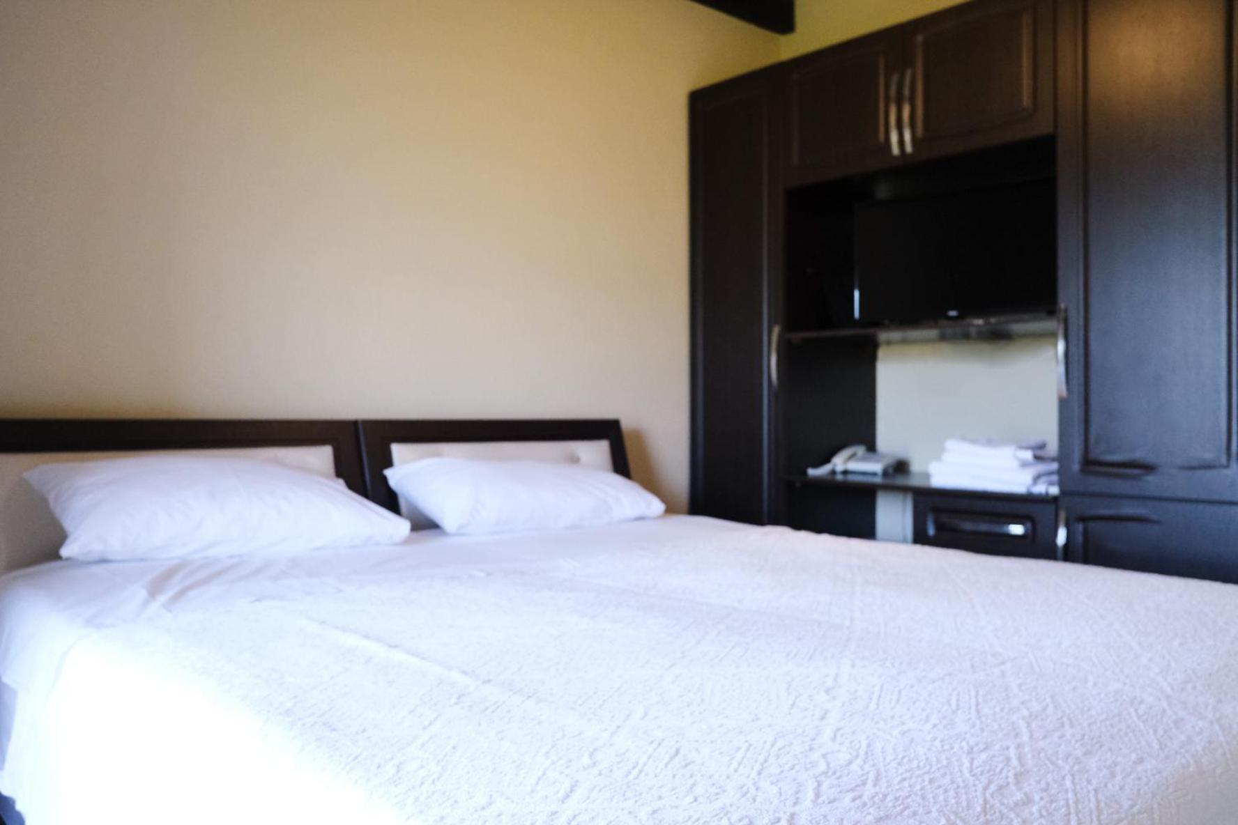 Hotel Vila Bruci Burrel Екстериор снимка
