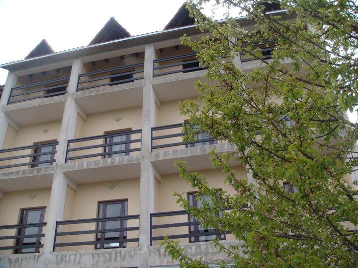 Hotel Vila Bruci Burrel Екстериор снимка